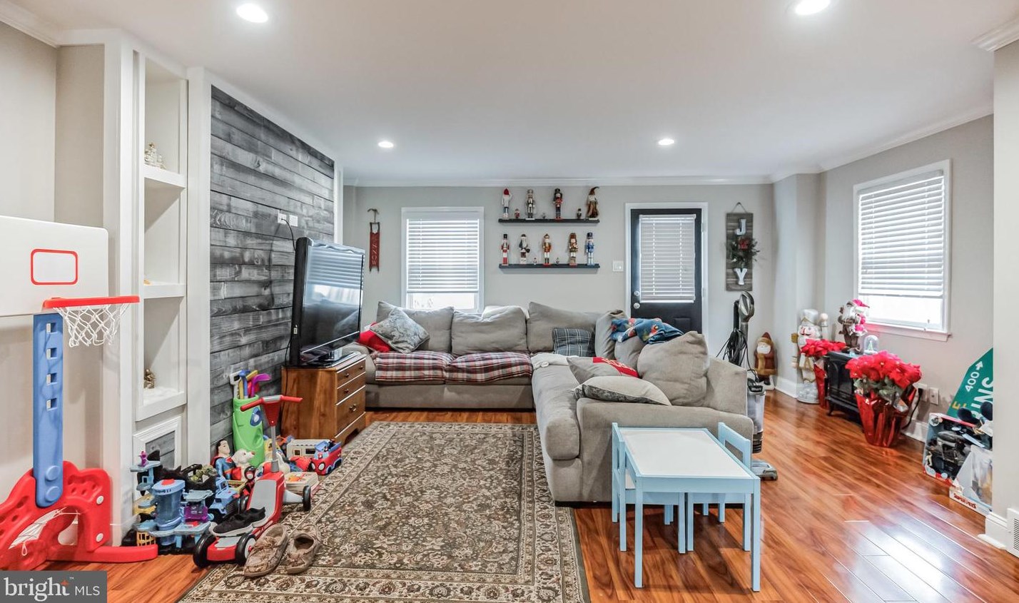 4219 Whiting Rd, Philadelphia PA  19154-2808 exterior