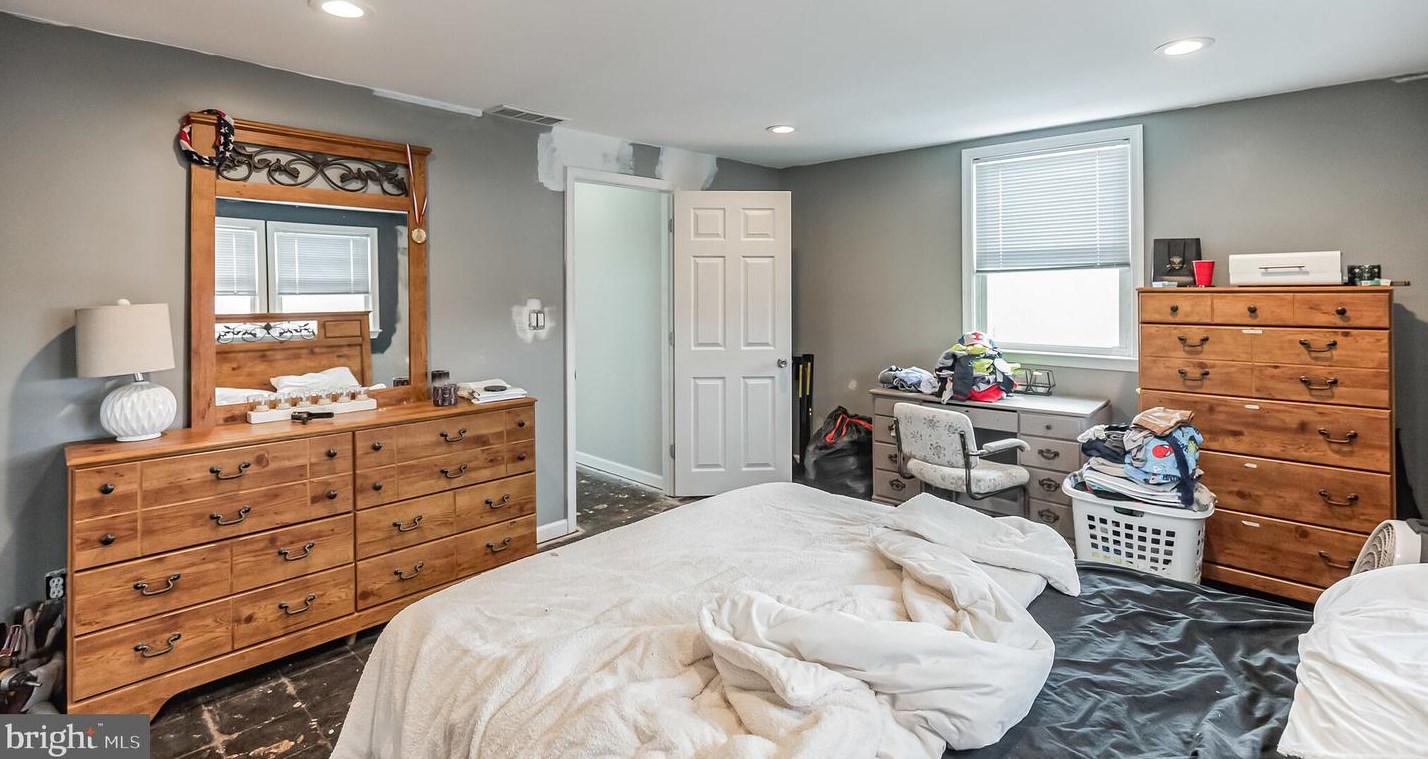 4219 Whiting Rd, Philadelphia PA  19154-2808 exterior