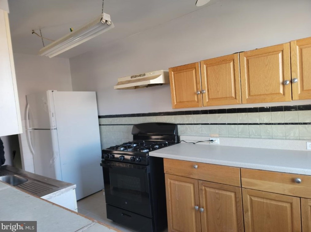 4520 Whitaker Ave, Philadelphia PA  19120-4632 exterior