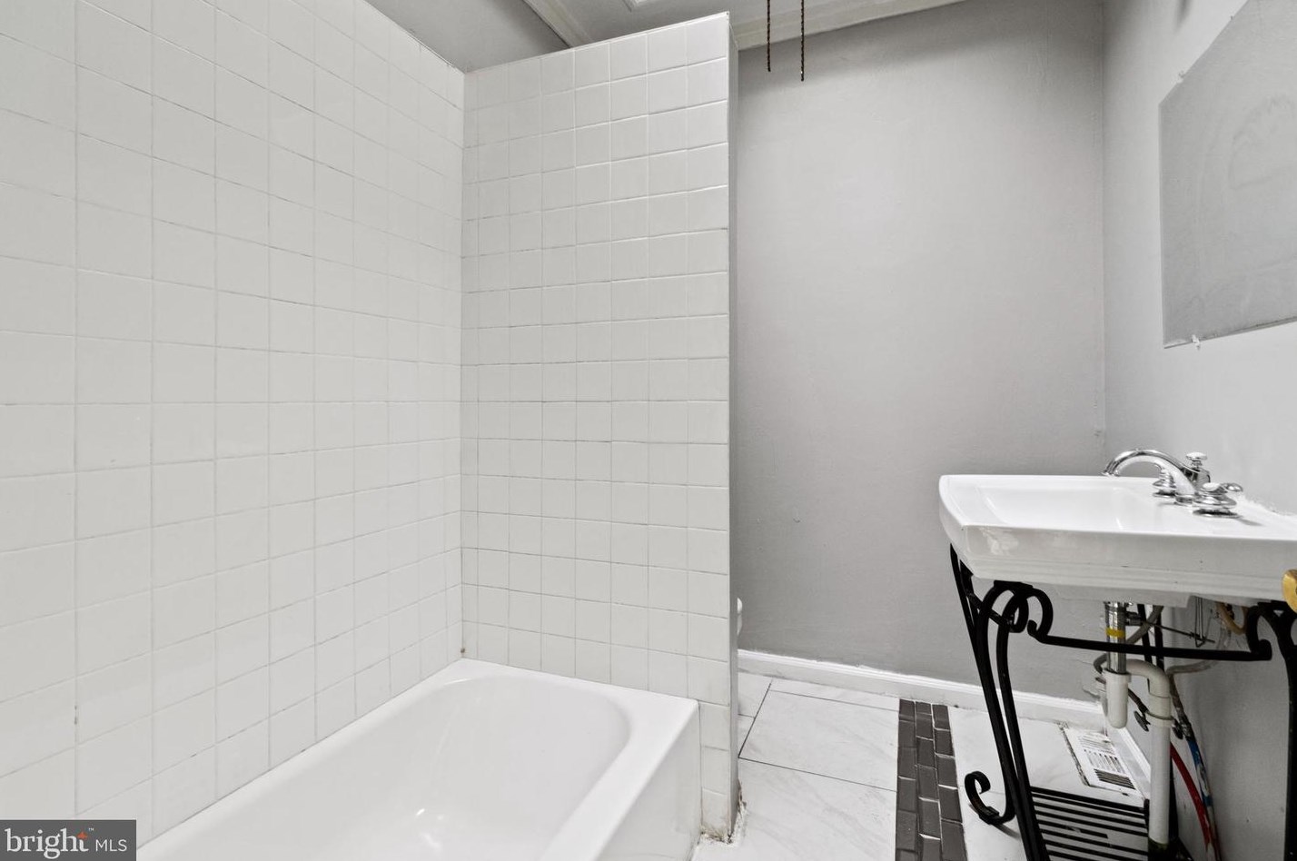 6513 Allman St, Philadelphia PA  19142-1923 exterior