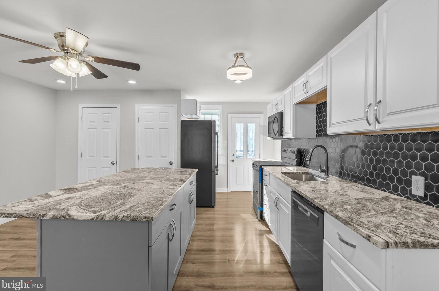 3631 Thompson St, Philadelphia PA  19134-5511 exterior