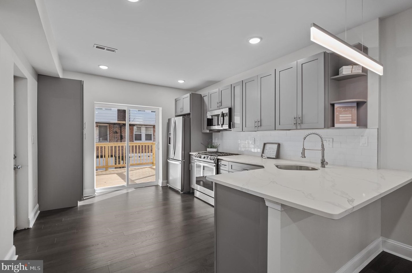 6012 Cedarhurst St, Philadelphia PA  19143-3105 exterior