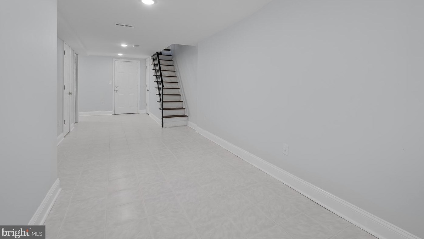 6012 Cedarhurst St, Philadelphia PA  19143-3105 exterior