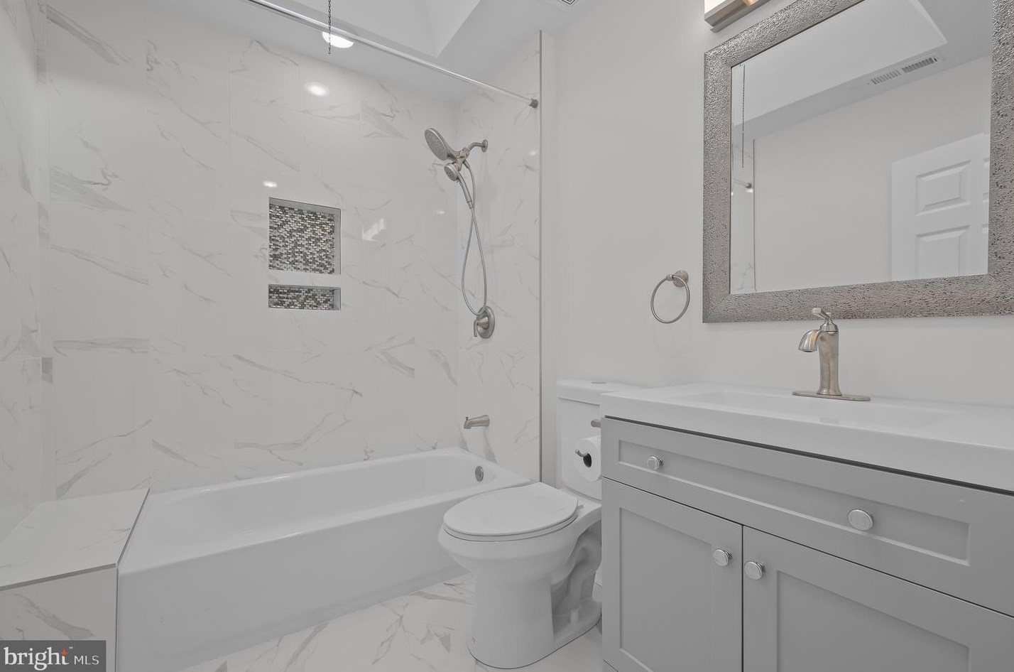 6012 Cedarhurst St, Philadelphia PA  19143-3105 exterior