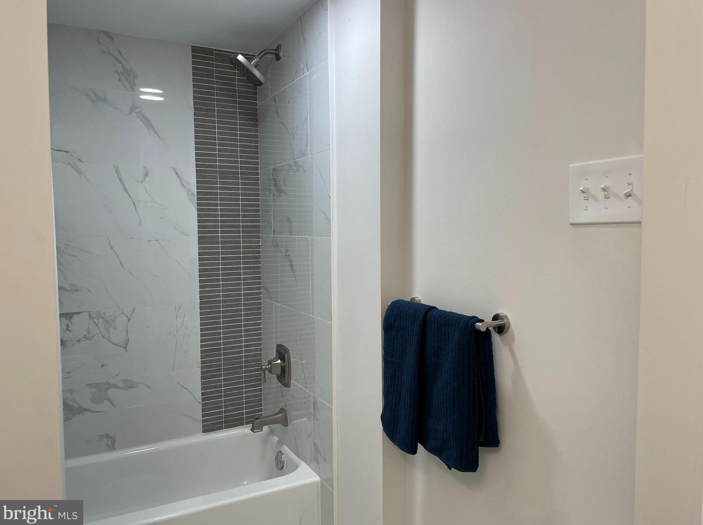 9251 Outlook Ave, Philadelphia PA  19114-3608 exterior