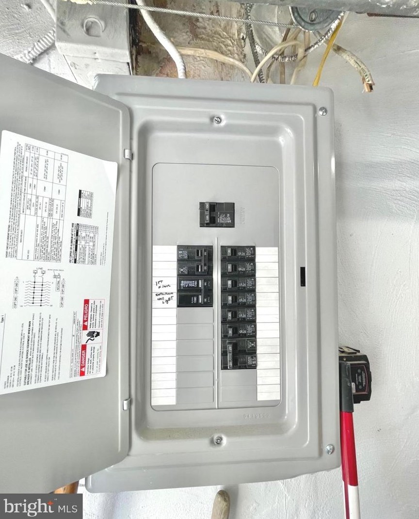 1360 Luzerne St, Philadelphia PA  19124-5360 exterior