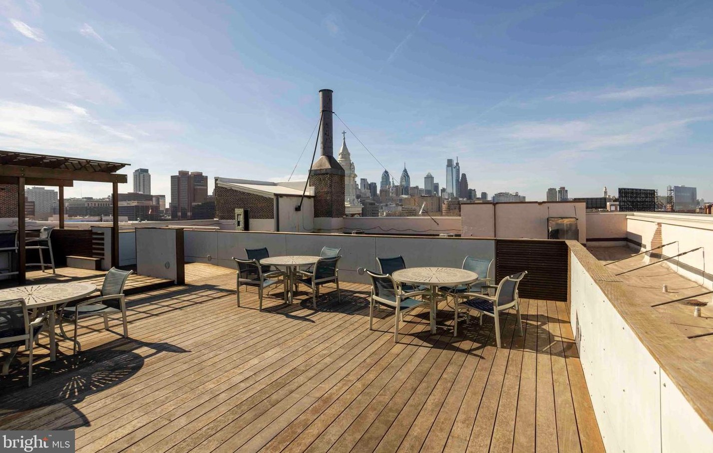 315 New St, Philadelphia PA 19106-1132 exterior