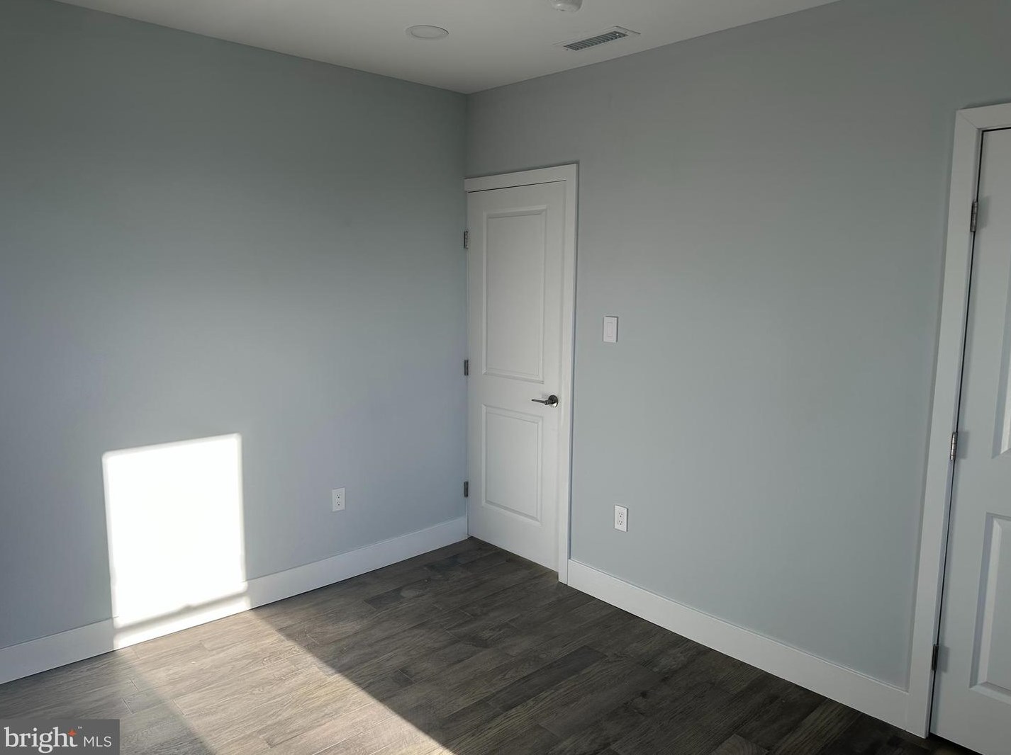 484 Shurs Ln, Philadelphia PA  19128-3506 exterior