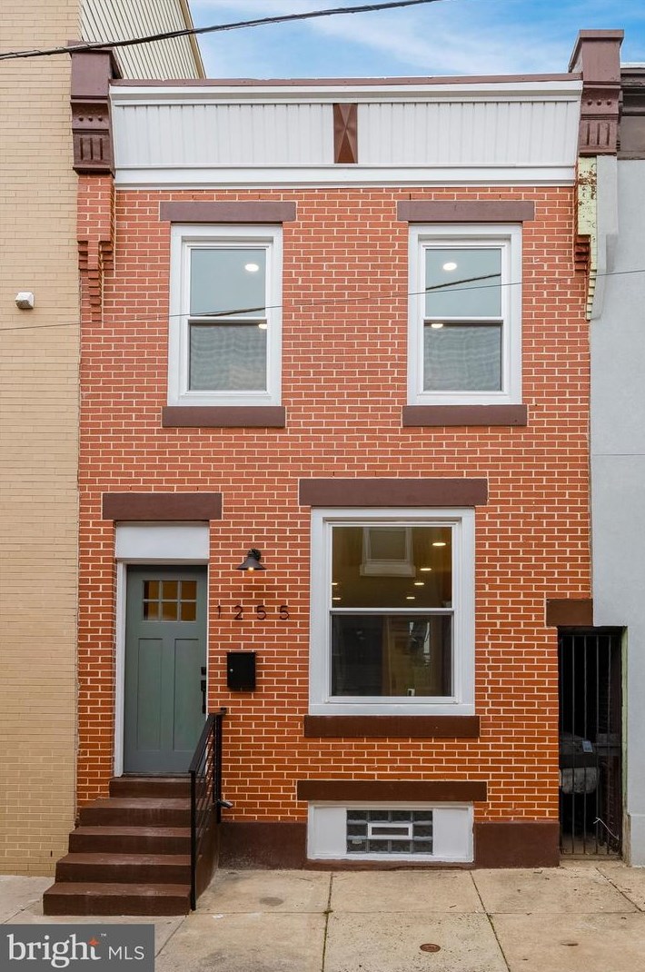1255 Newkirk St, Philadelphia PA  19146-3625 exterior