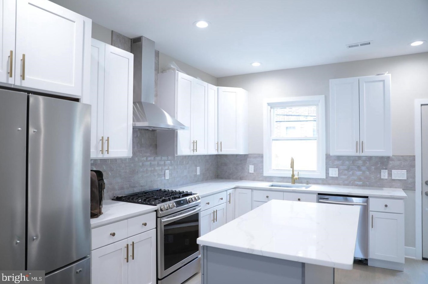 2211 Fernon St, Philadelphia PA  19145-1319 exterior