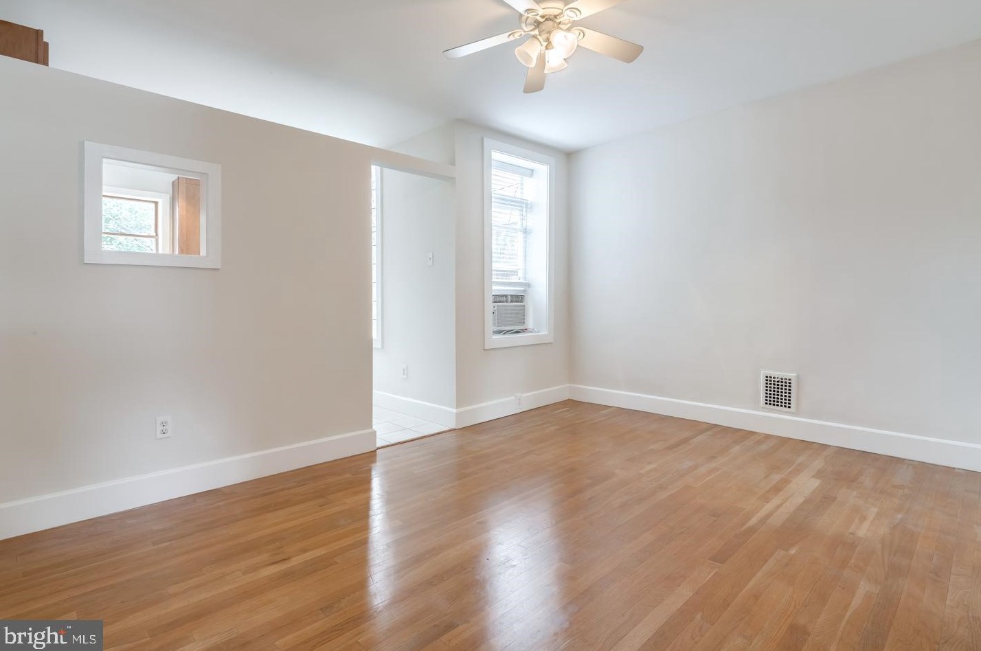 872 Taney St, Philadelphia PA  19130-1831 exterior