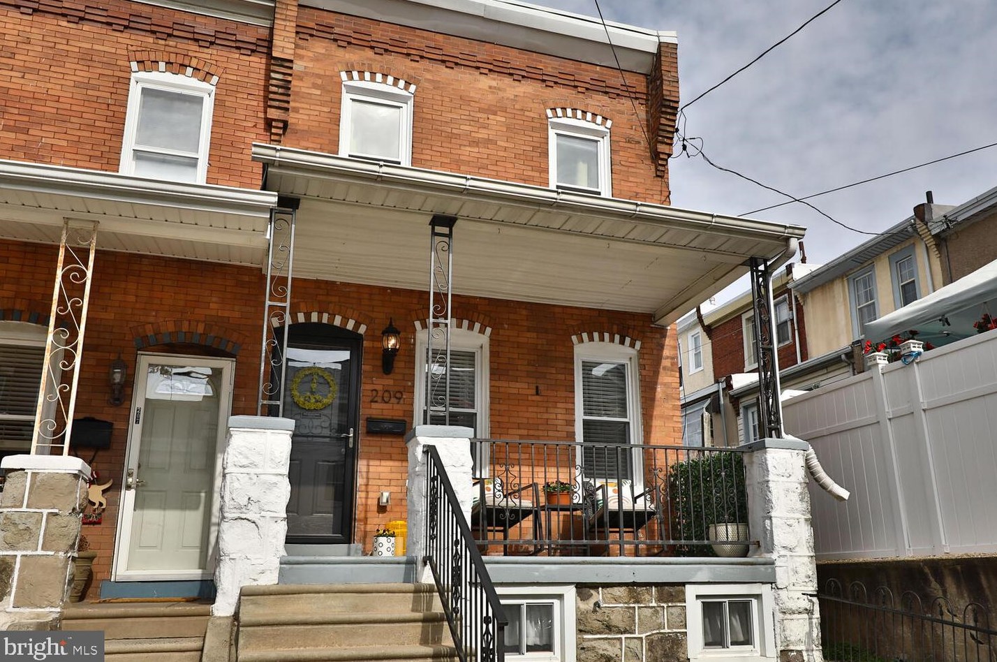 209 Ripka St, Philadelphia PA  19127-1103 exterior