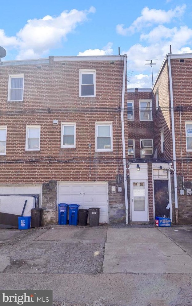 1237 Kerper St, Philadelphia PA 19111-4927 exterior