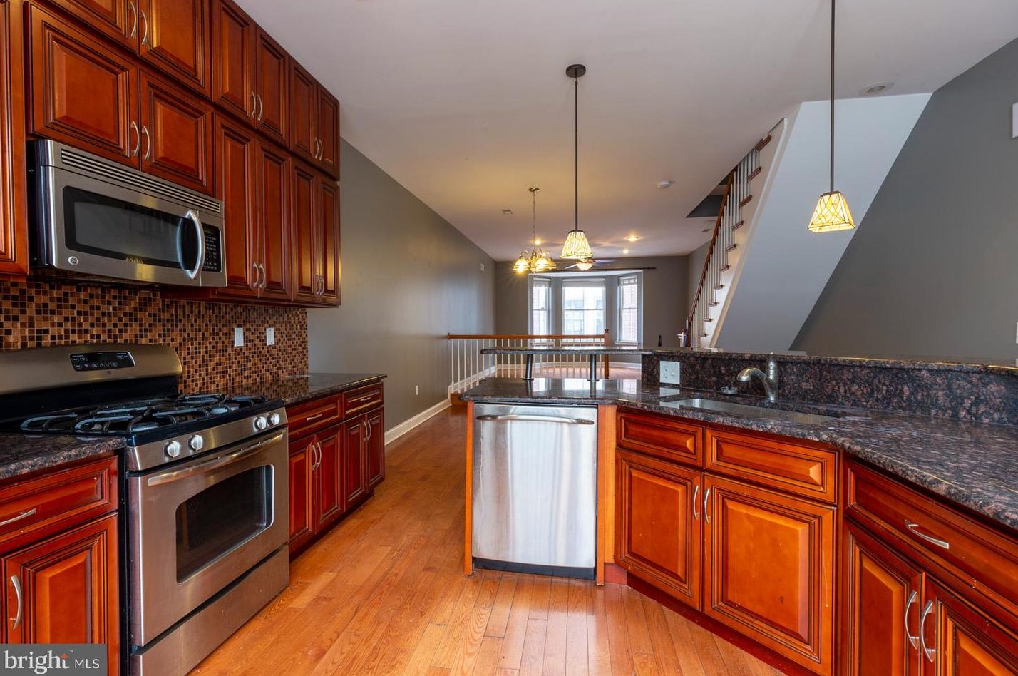 1017 Dorrance St, Philadelphia PA  19146-2650 exterior