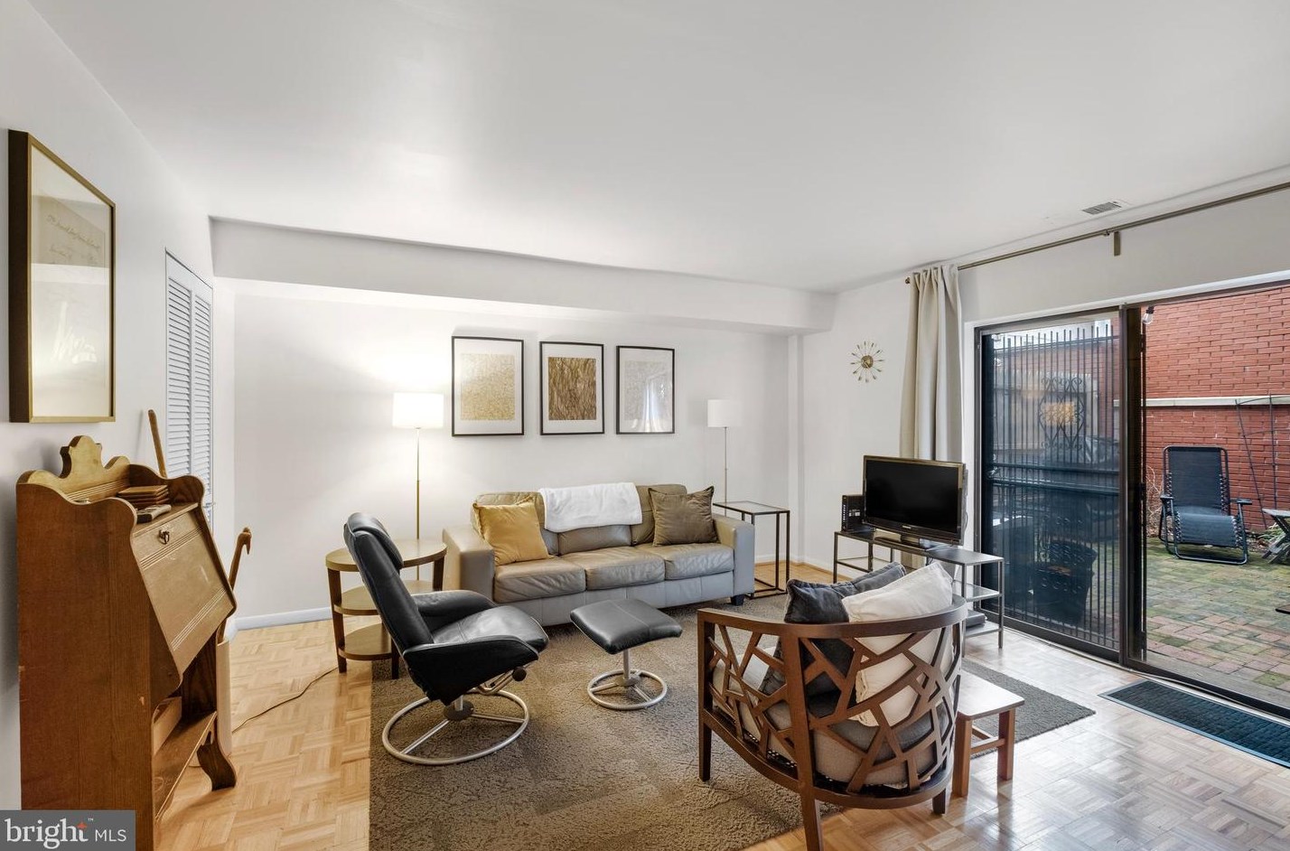 813 Taney St, Philadelphia PA 19146-1045 exterior