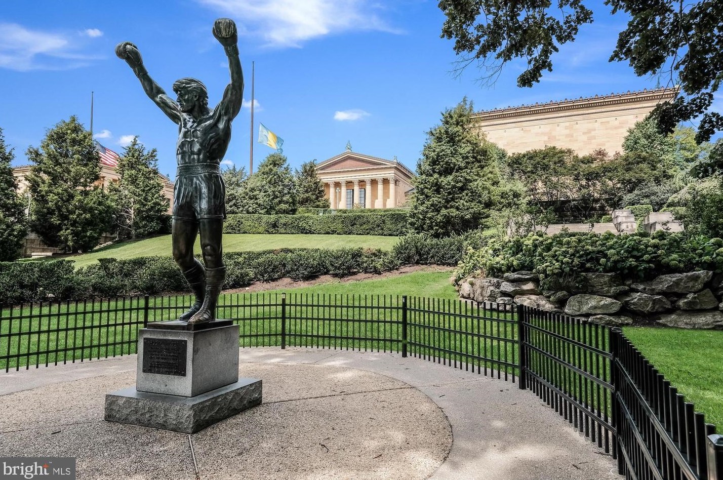 813 Taney St, Philadelphia PA 19146-1045 exterior