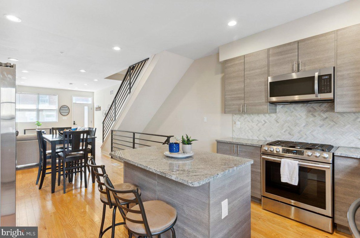 2117 Cross St, Philadelphia PA  19146-4502 exterior