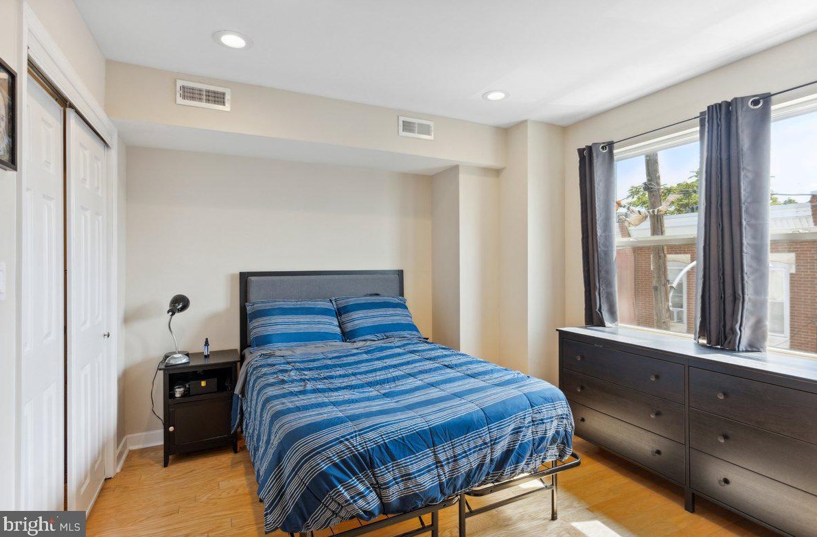 2117 Cross St, Philadelphia PA  19146-4502 exterior