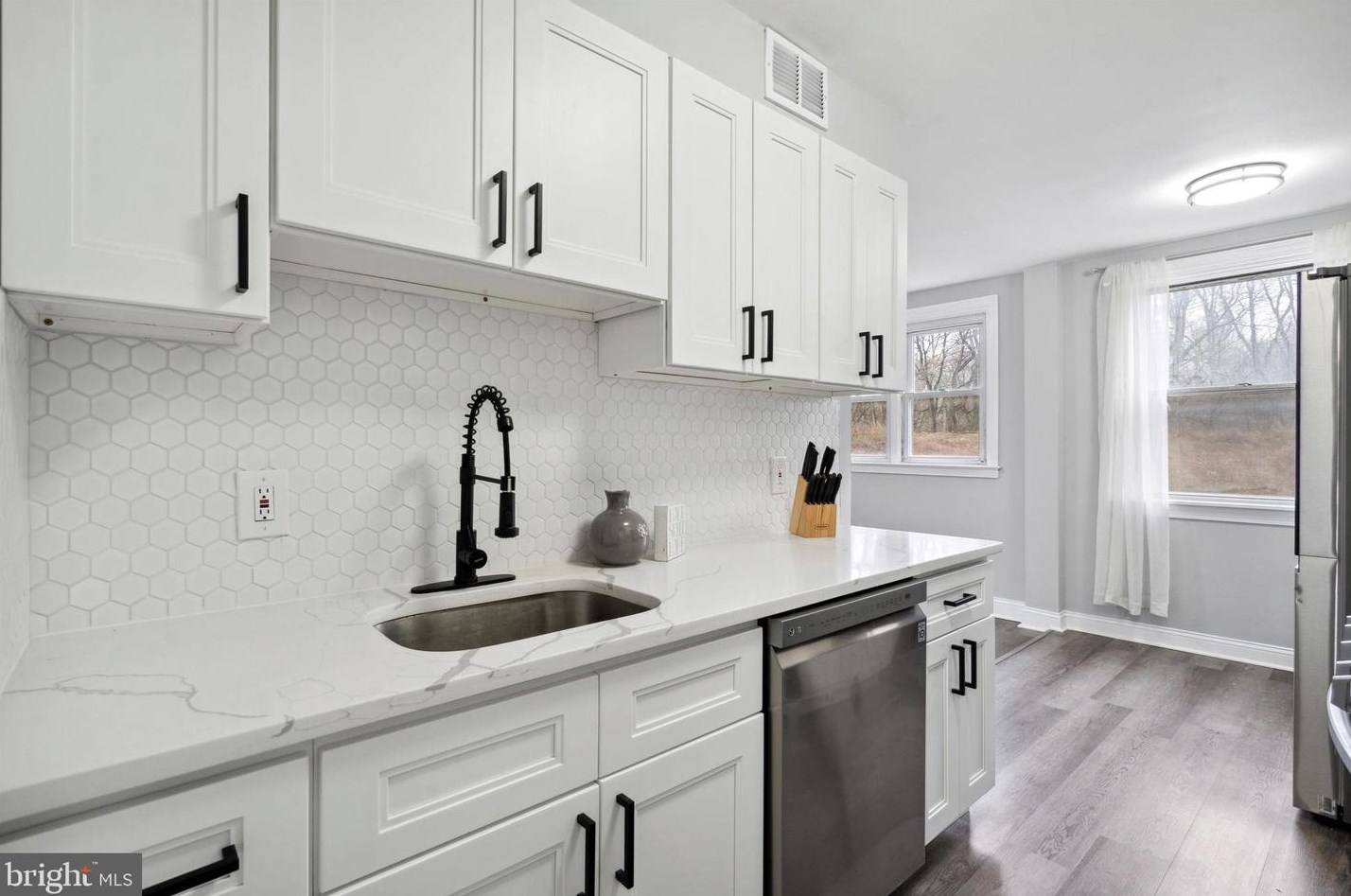 4935 Pennway St, Philadelphia PA  19124-3505 exterior