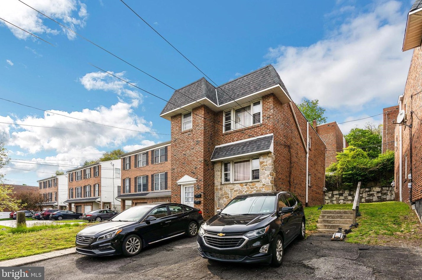 271 Sumac St, Philadelphia PA  19128-3827 exterior