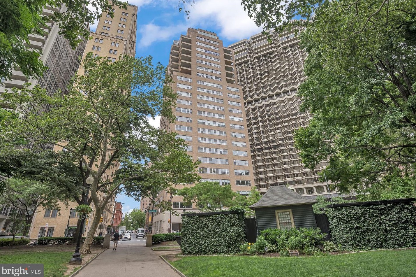 220 Rittenhouse Sq, Philadelphia PA 19103-5709 exterior