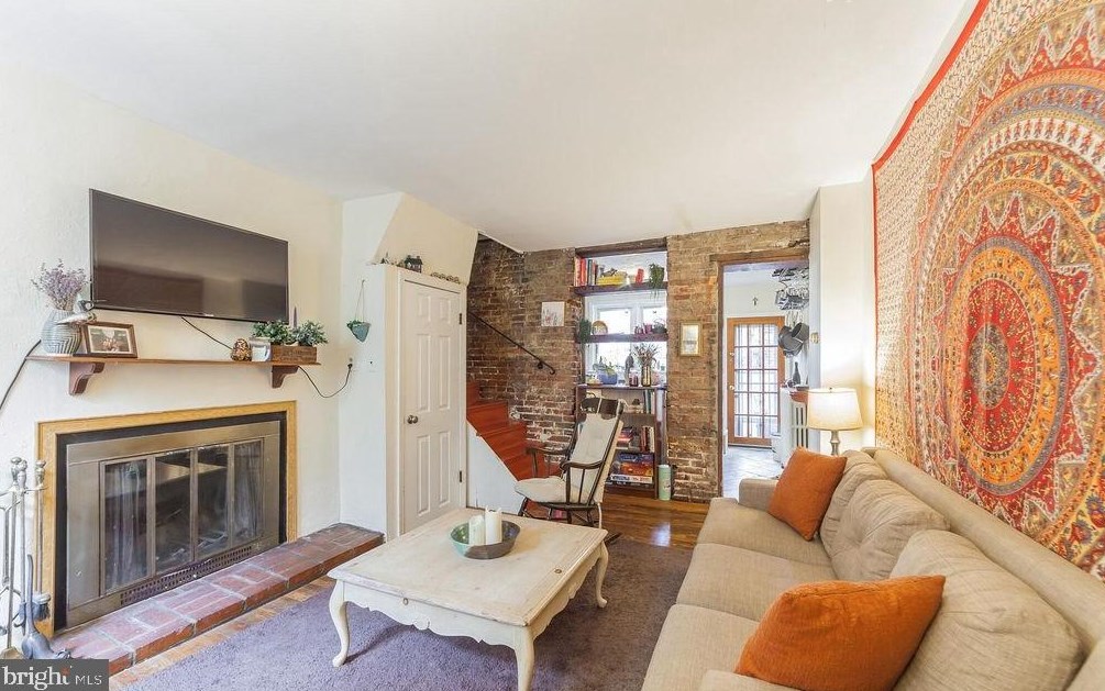 248 Warnock St, Philadelphia PA  19107-6750 exterior