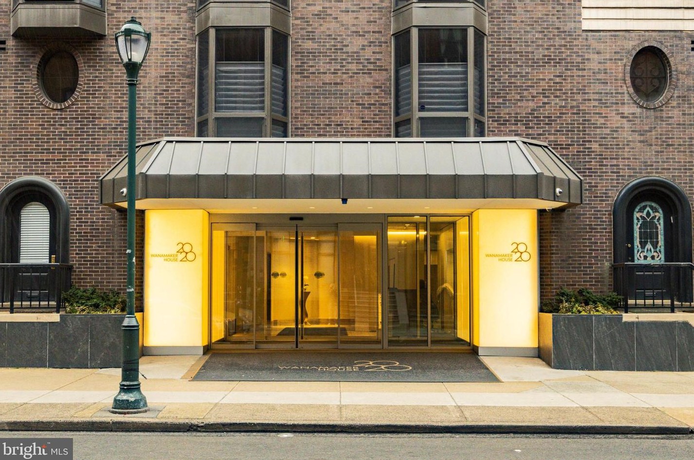 2018 Walnut St, Philadelphia PA  19103-5608 exterior
