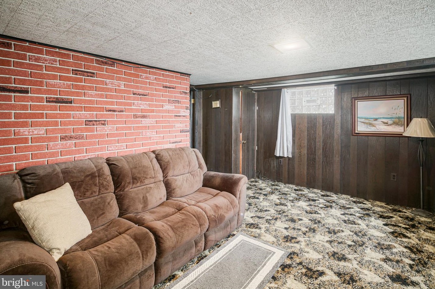 4020 Meridian St, Philadelphia PA 19136-3120 exterior