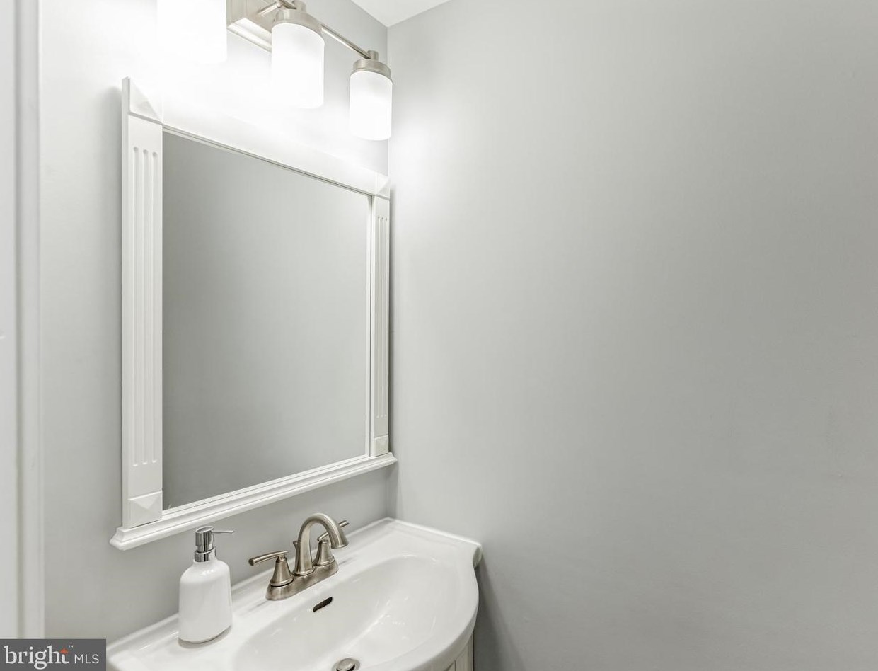 1226 Sheridan St, Philadelphia PA  19147-4820 exterior