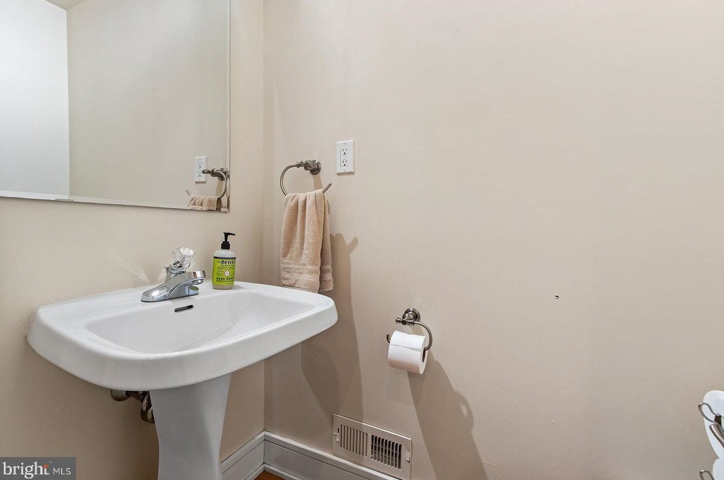 1249 Newkirk St, Philadelphia PA  19146-3625 exterior