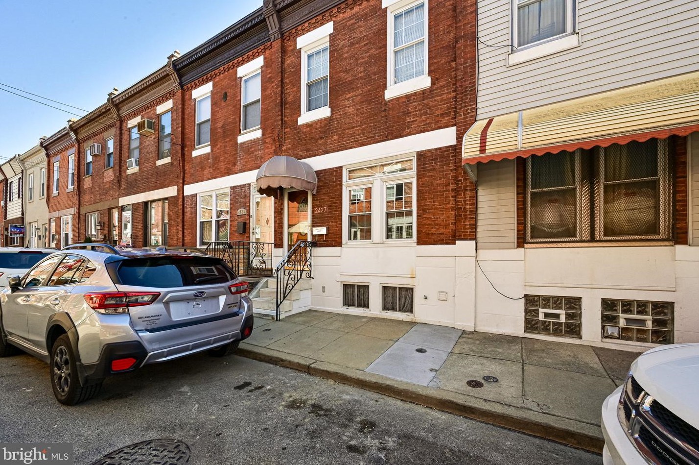 2427 Rosewood St, Philadelphia PA  19145-4429 exterior