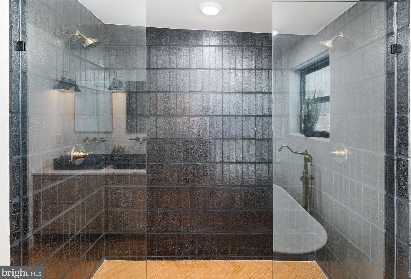 1633 Wharton St, Philadelphia PA  19146-3036 exterior