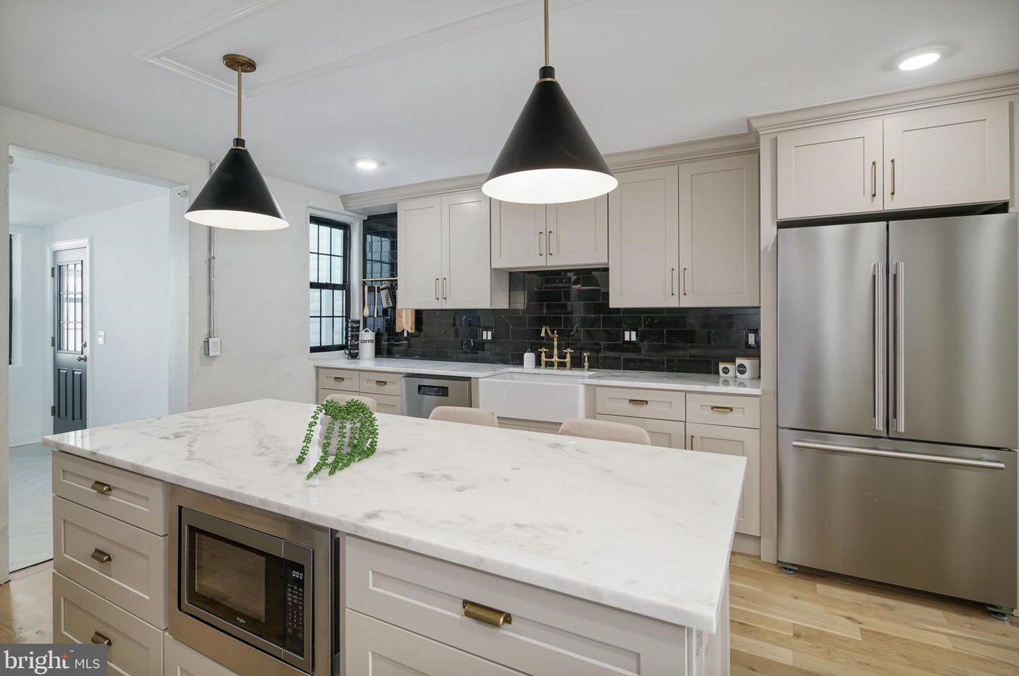 1633 Wharton St, Philadelphia PA  19146-3036 exterior