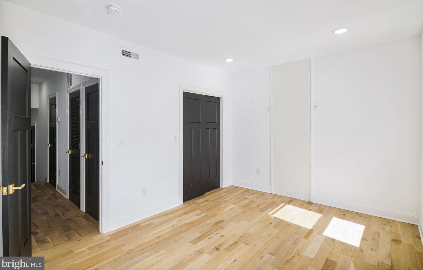 1633 Wharton St, Philadelphia PA  19146-3036 exterior