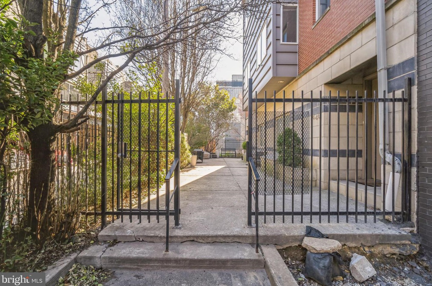 1426 Kenilworth St, Philadelphia PA  19146-2208 exterior