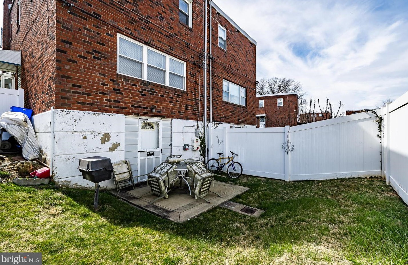 8929 Maxwell Pl, Philadelphia PA  19152-1517 exterior