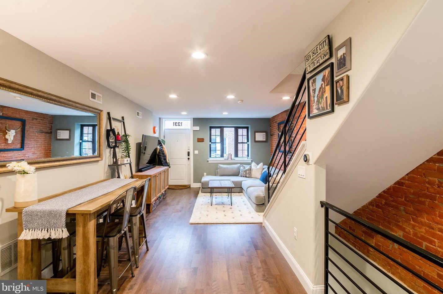 1231 Warnock St, Philadelphia PA  19147-5026 exterior