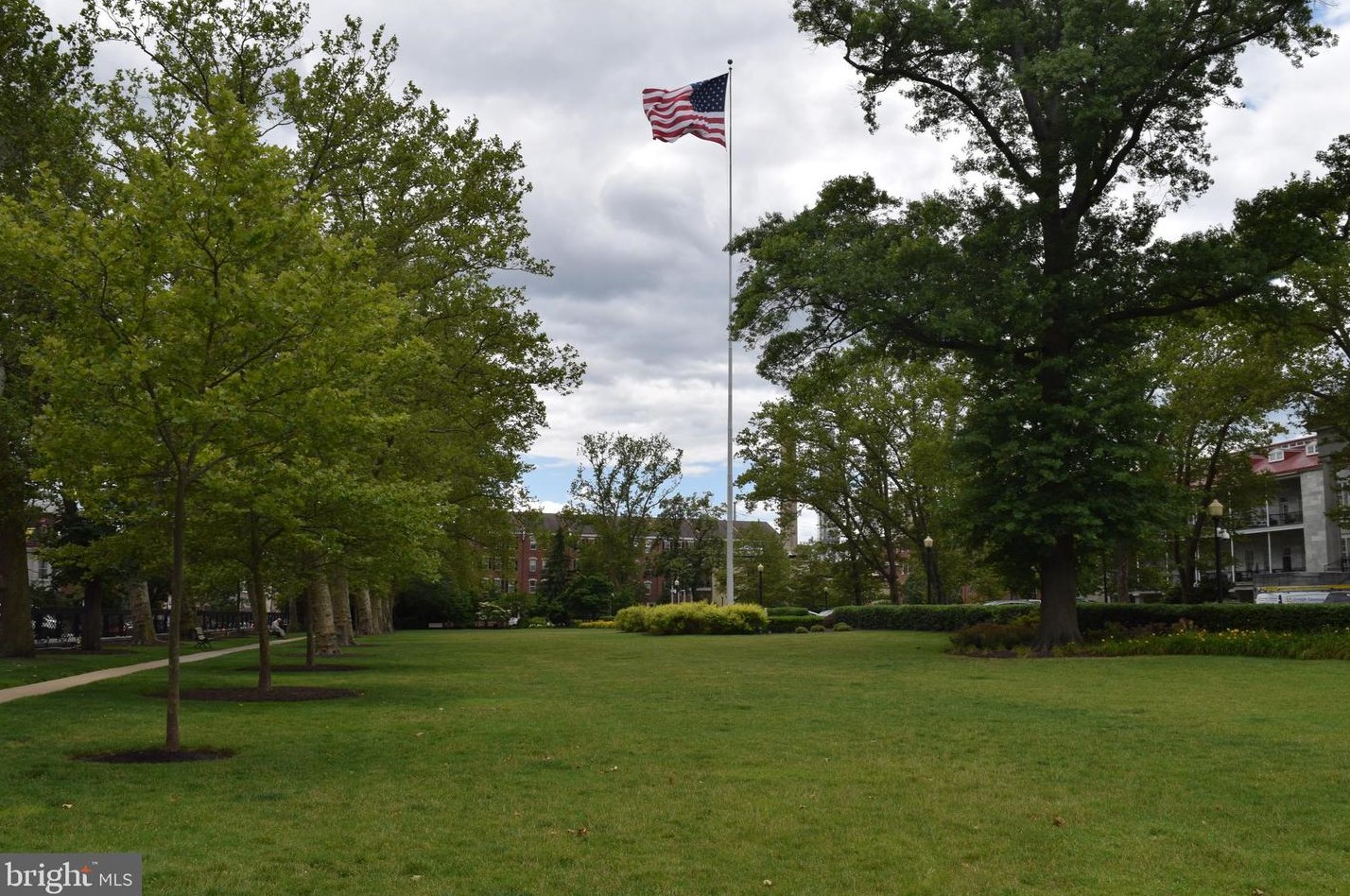 500 Admirals Way, Philadelphia PA  19146-5223 exterior