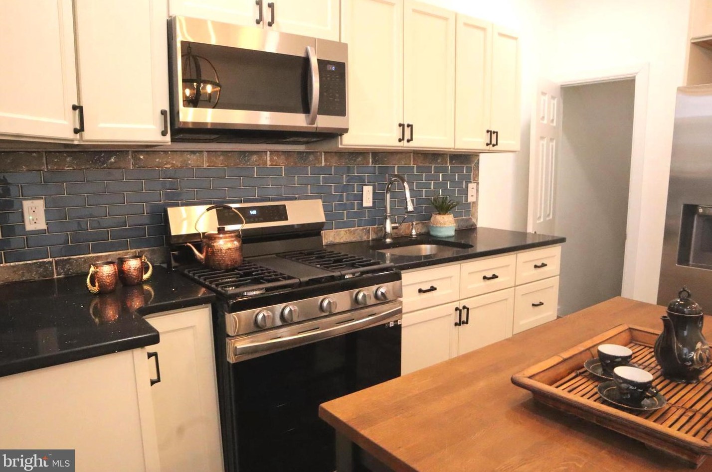 5542 Angora Ter, Philadelphia PA  19143-3110 exterior