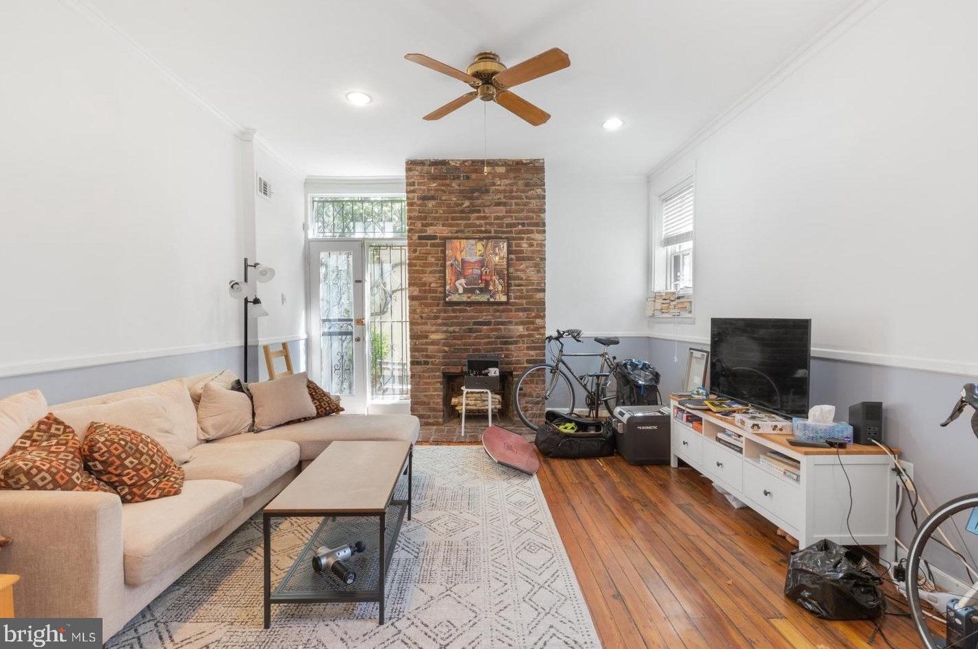 2053 Waverly St, Philadelphia PA  19146-1342 exterior