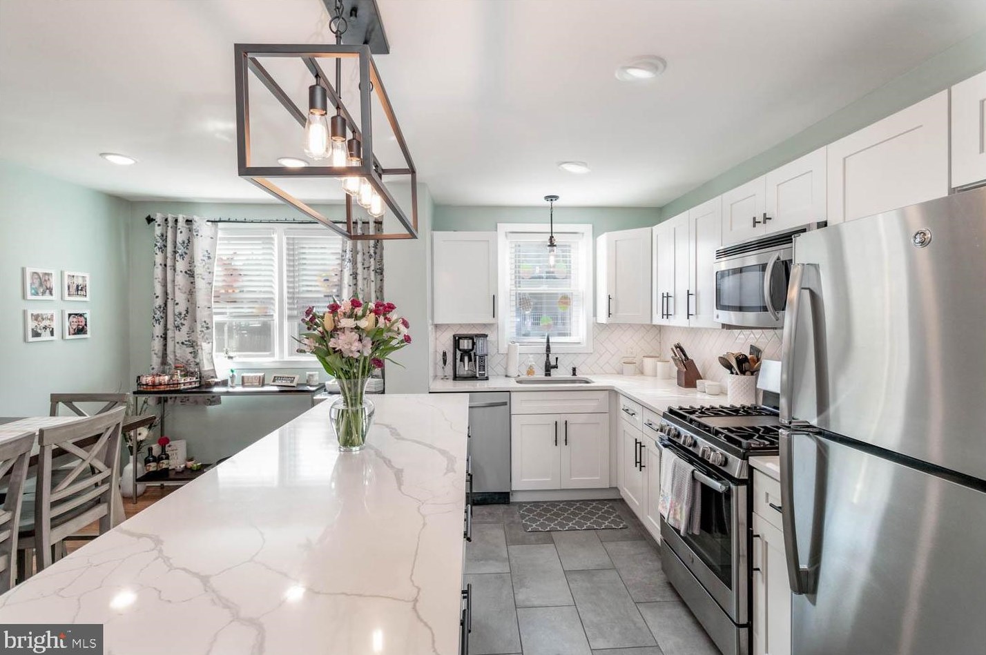 487 Kingsley St, Philadelphia PA  19128-3604 exterior