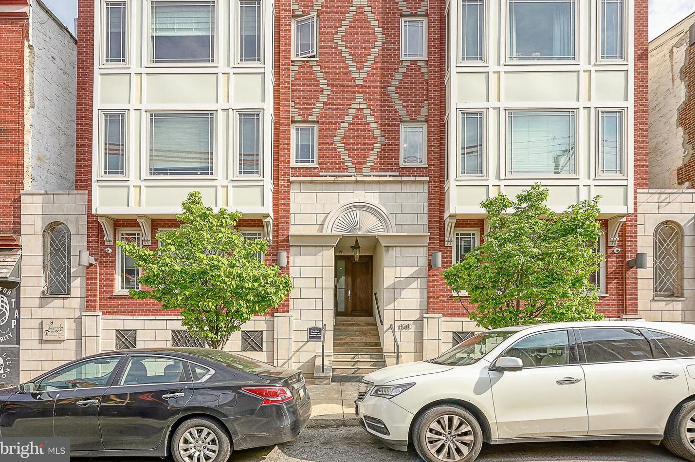 1241 Buttonwood St, Philadelphia PA  19123-3600 exterior