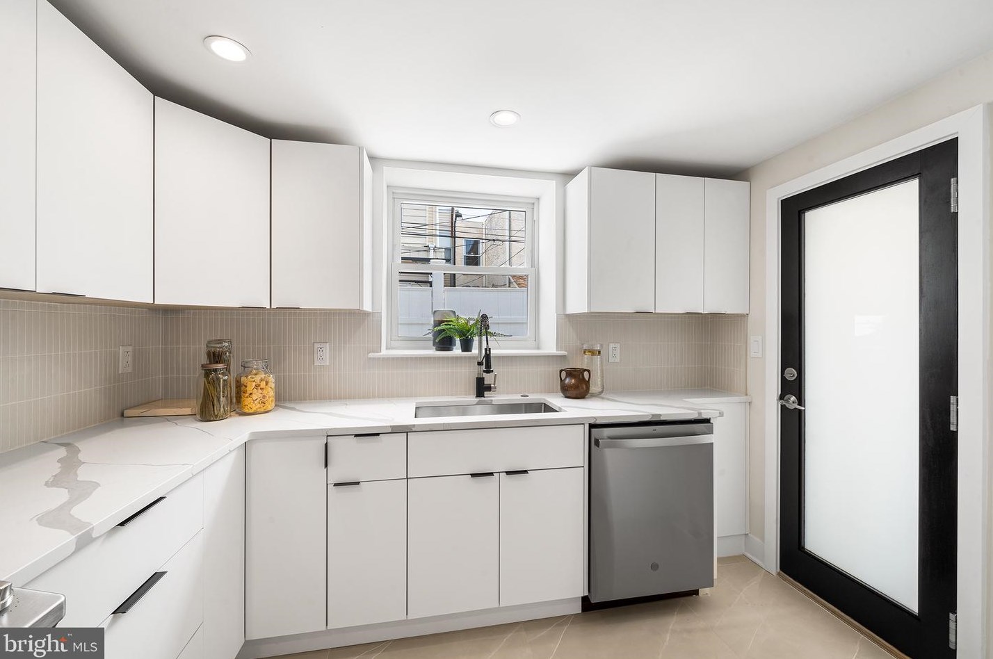 1915 Jessup St, Philadelphia PA  19148-2211 exterior