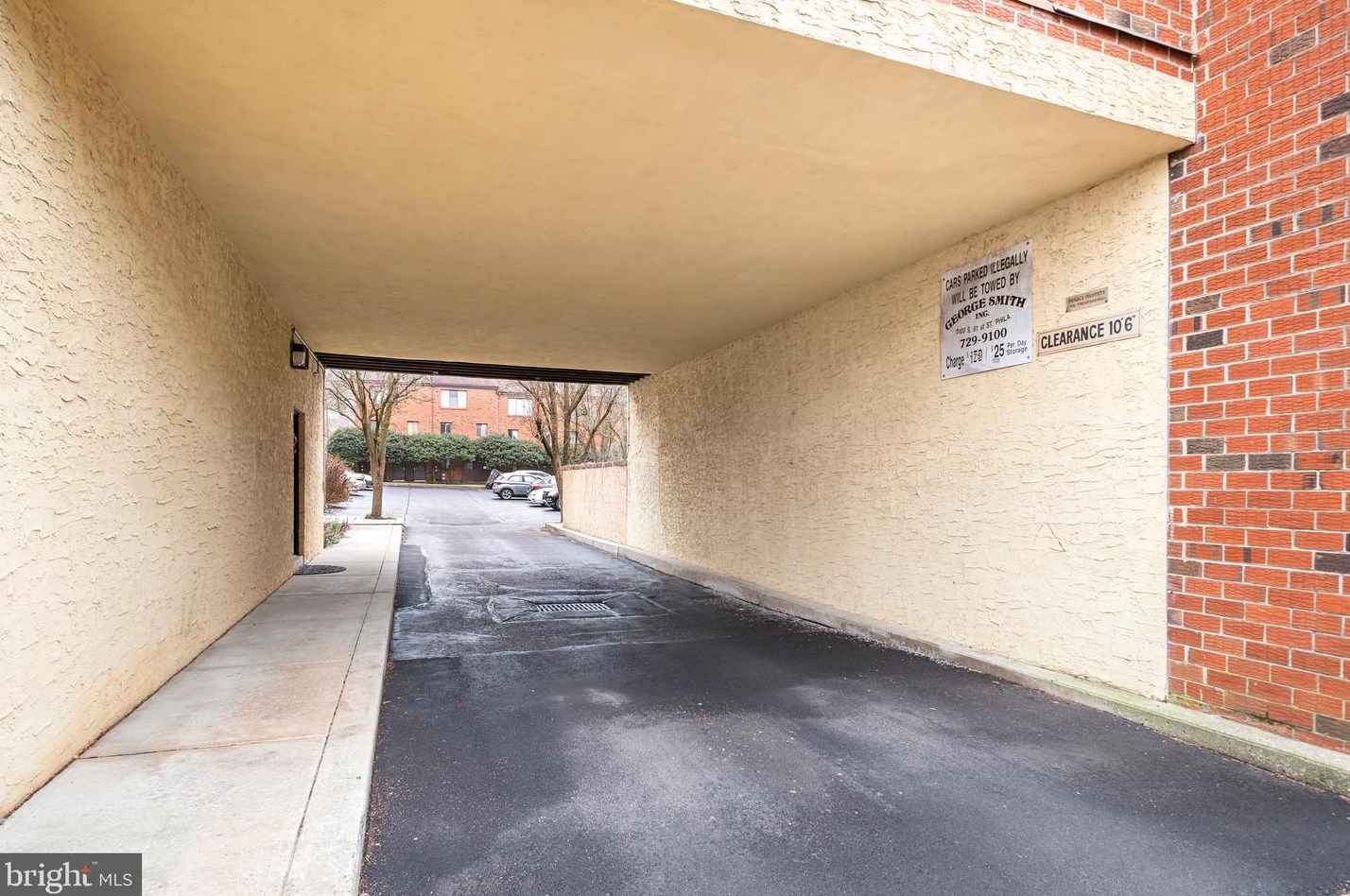 813 Taney St, Philadelphia PA 19146-1045 exterior