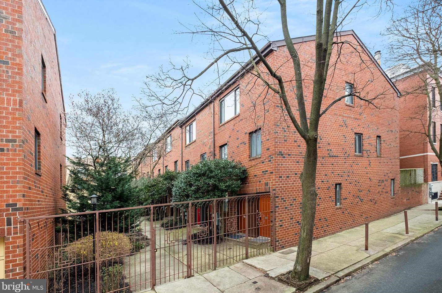 813 Taney St, Philadelphia PA 19146-1045 exterior