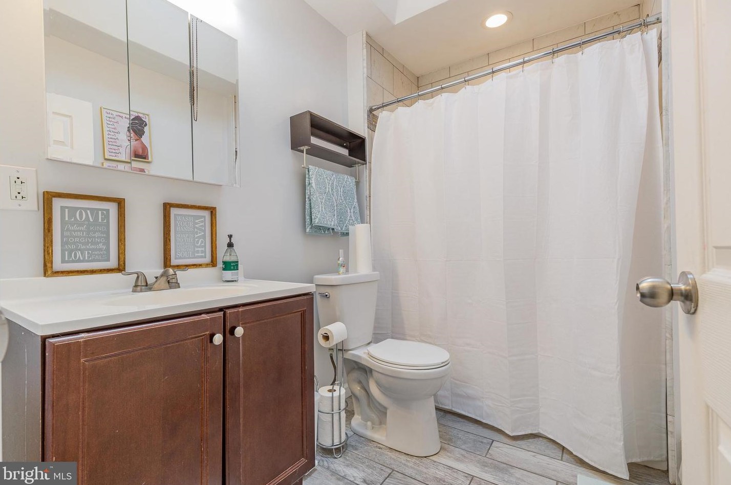 6643 Fairhill St, Philadelphia PA  19126-3020 exterior