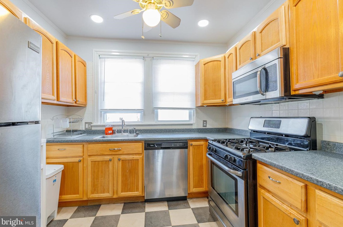 6643 Fairhill St, Philadelphia PA  19126-3020 exterior
