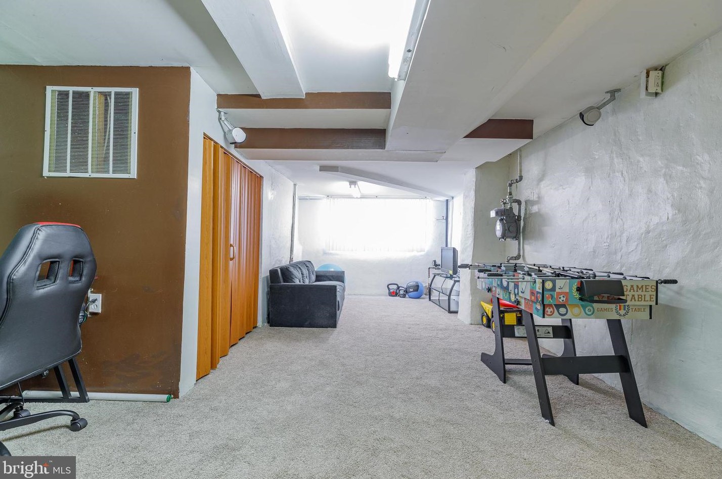 6643 Fairhill St, Philadelphia PA  19126-3020 exterior