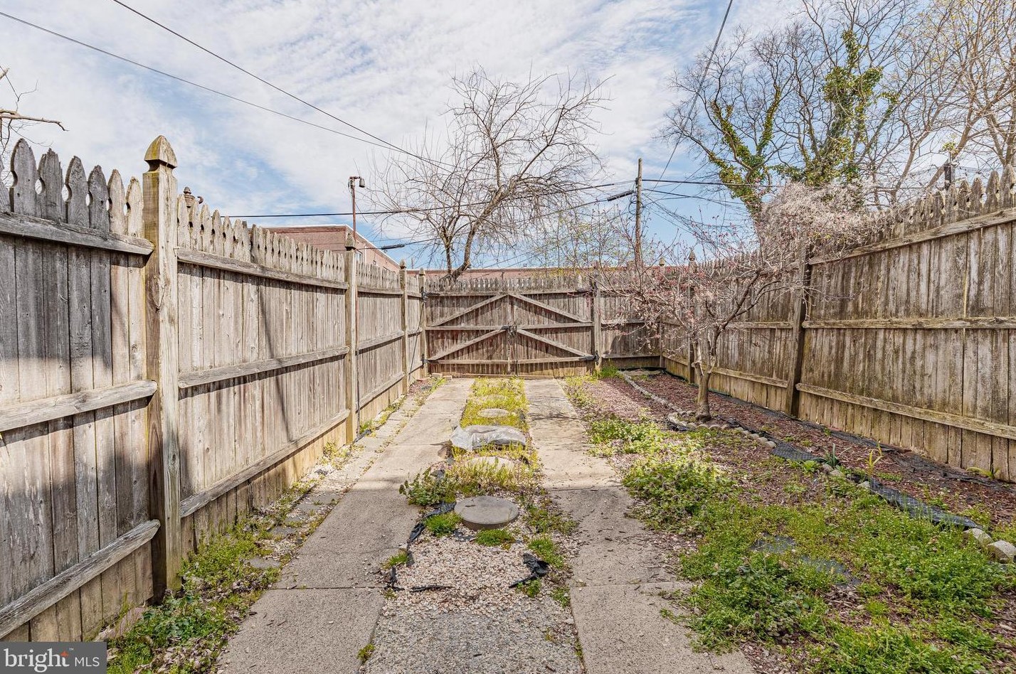 6643 Fairhill St, Philadelphia PA  19126-3020 exterior