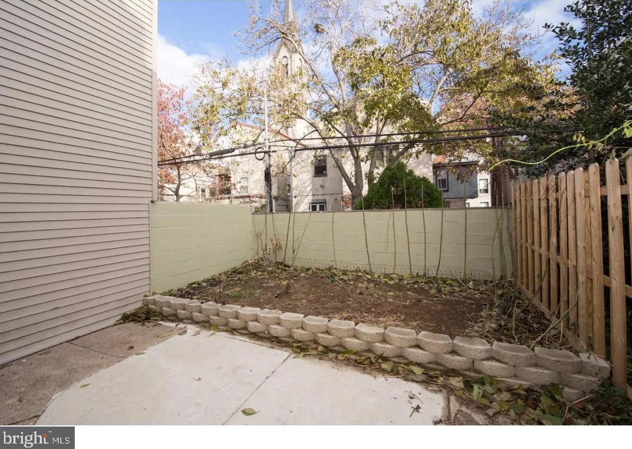 1011 Randolph St, Philadelphia PA  19123-1409 exterior